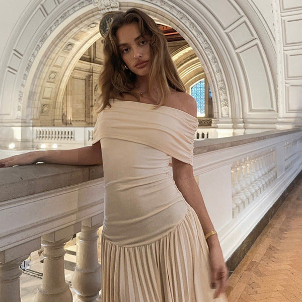 Women's elegant and fitted pleated strapless dress