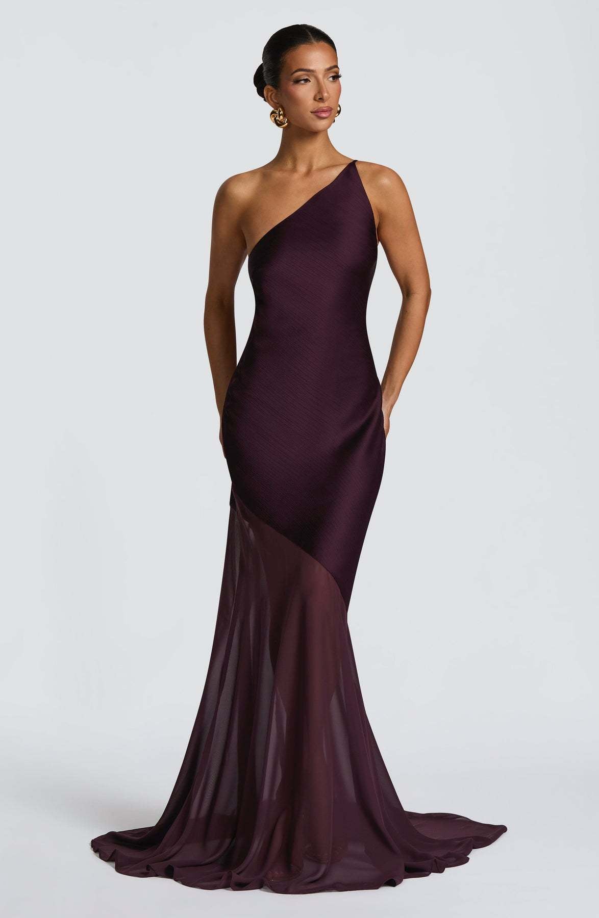 solid color backless single-shoulder gown
