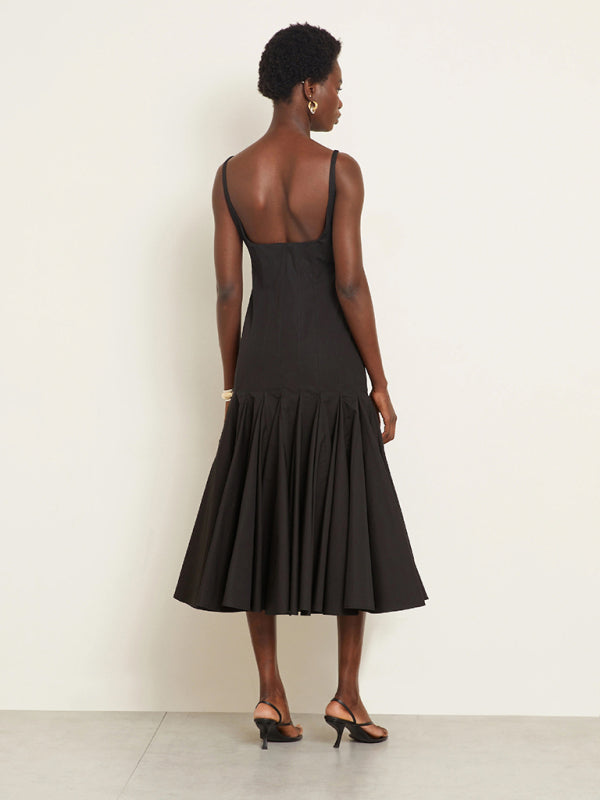 Simple pleated dress with wide swing
