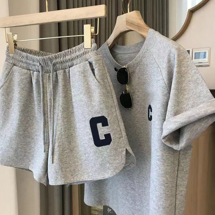 short-sleeved T-shirt and shorts with embroidered C