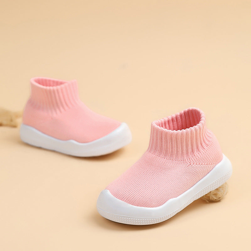The lightweight, wear-resistant and shock-absorbing casual shoes for children and infants.comfortable and durable