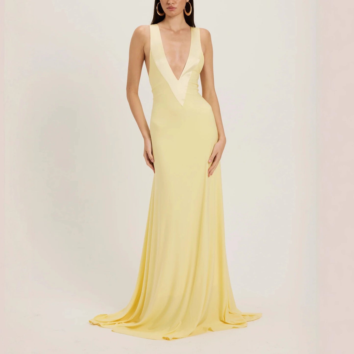 deep V-neck, form-fitting backless dress