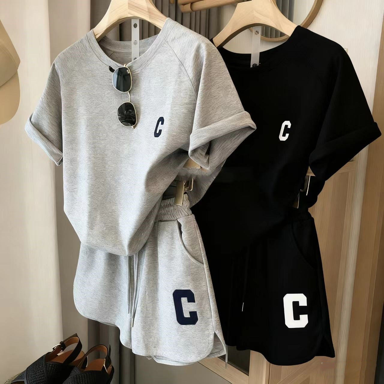 short-sleeved T-shirt and shorts with embroidered C