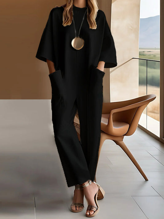 Modern and minimalistic jumpsuit with pockets
