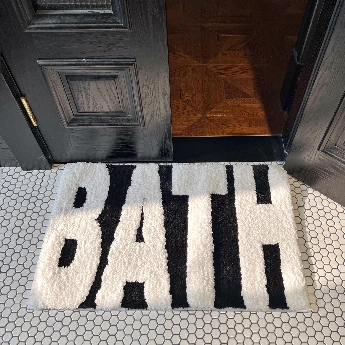 Anti-slip tufted bathroom floor mat