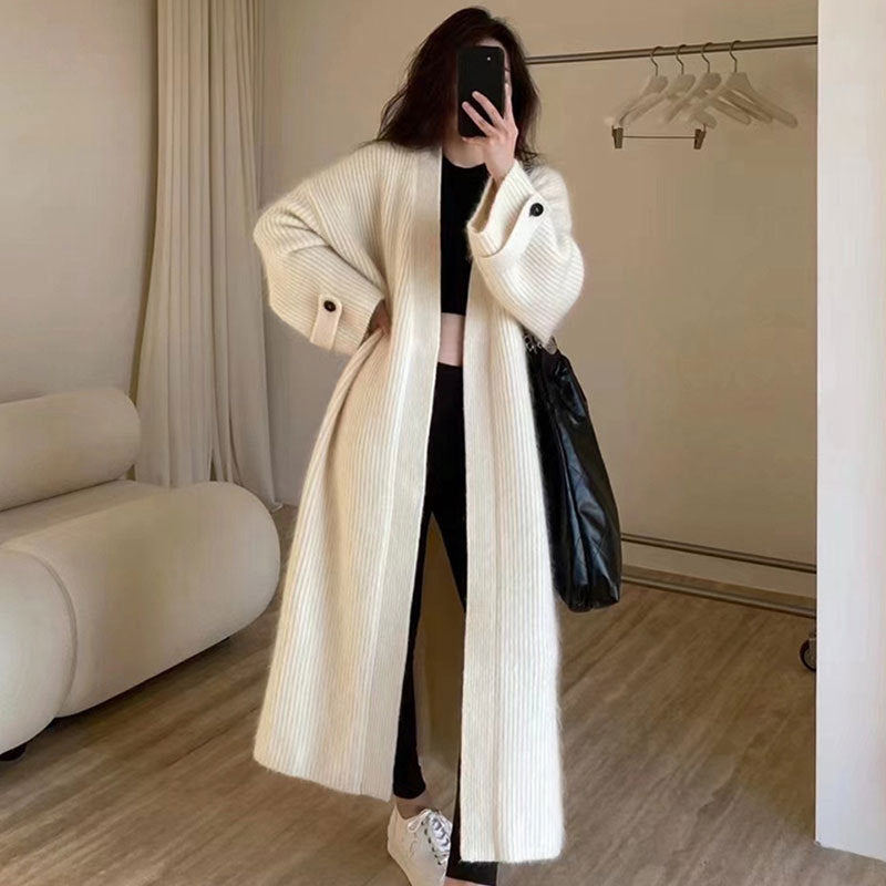 loose and knee-length long sweater jacket