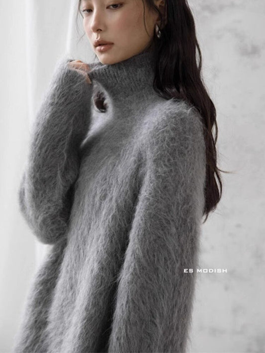 A gentle and soft high-neck sweater