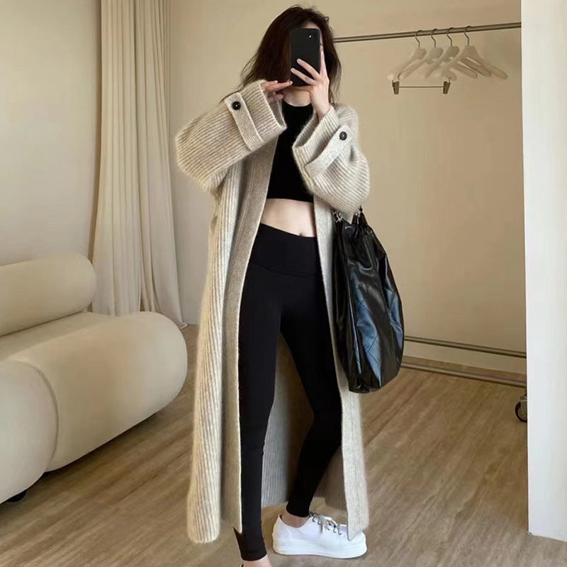 loose and knee-length long sweater jacket