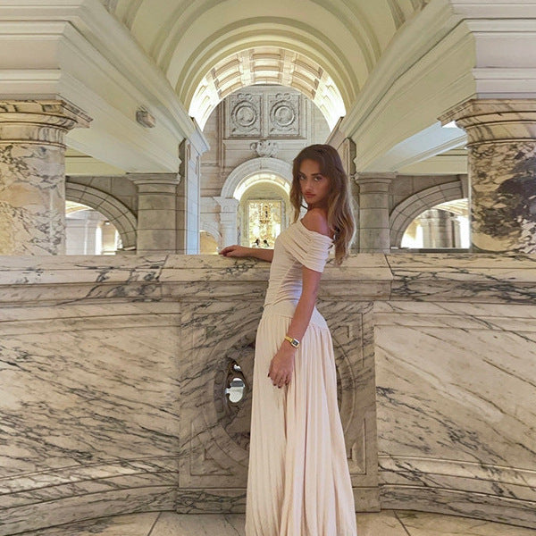 Women's elegant and fitted pleated strapless dress