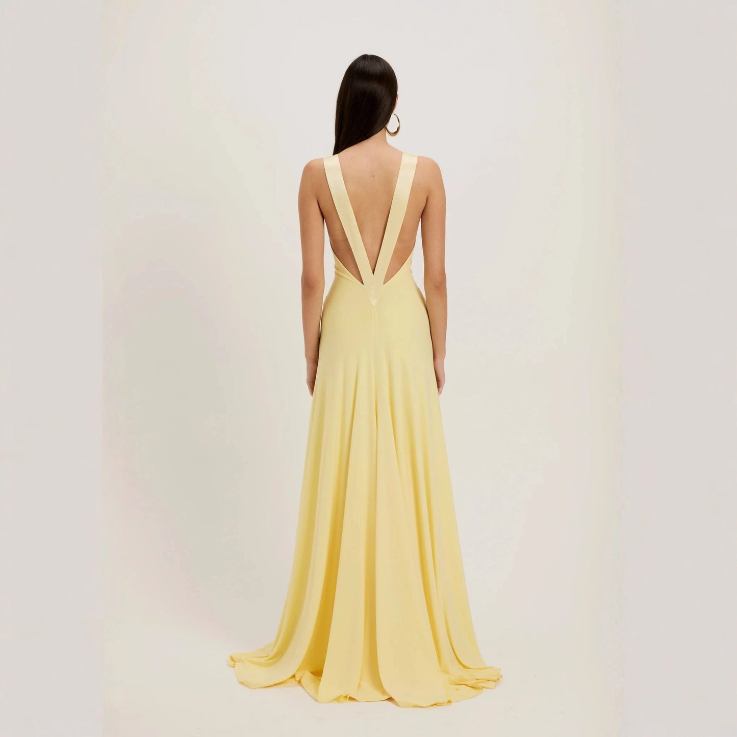 deep V-neck, form-fitting backless dress