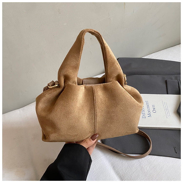 hand-held cloud-shaped dumpling bag
