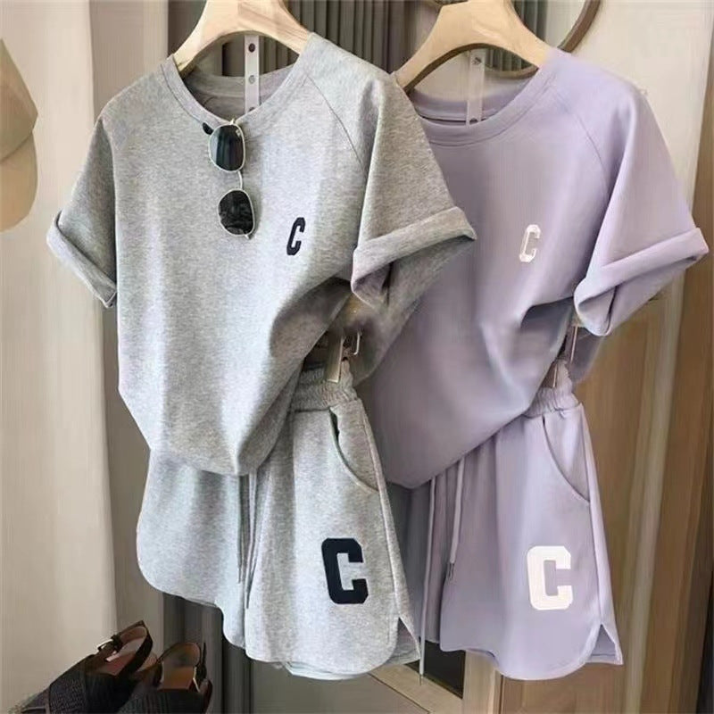 short-sleeved T-shirt and shorts with embroidered C