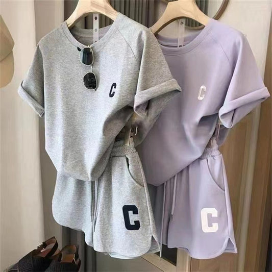 short-sleeved T-shirt and shorts with embroidered C