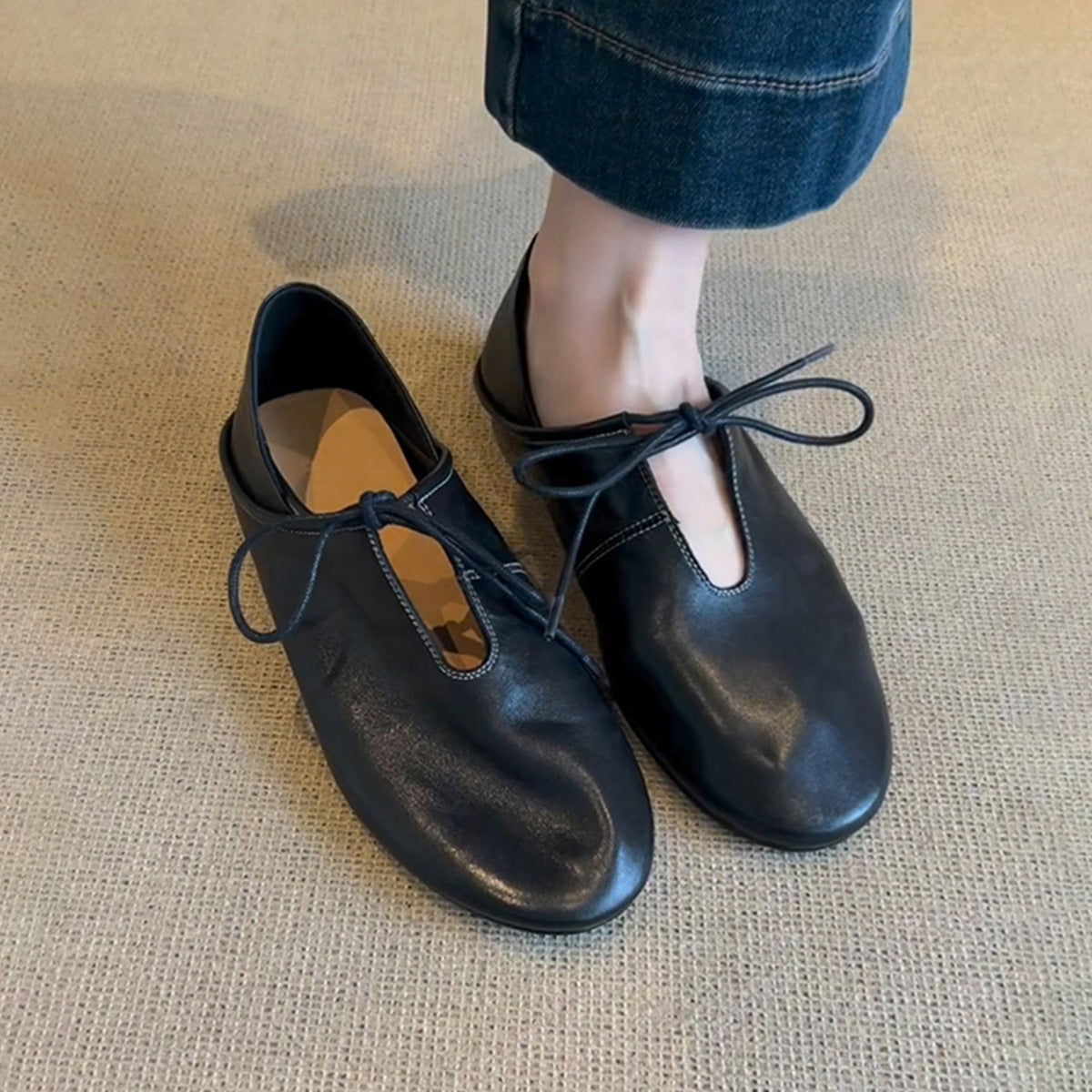 Soft leather lace-up  ballet flat
