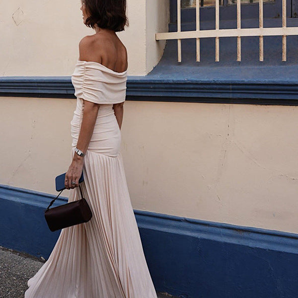 Women's elegant and fitted pleated strapless dress