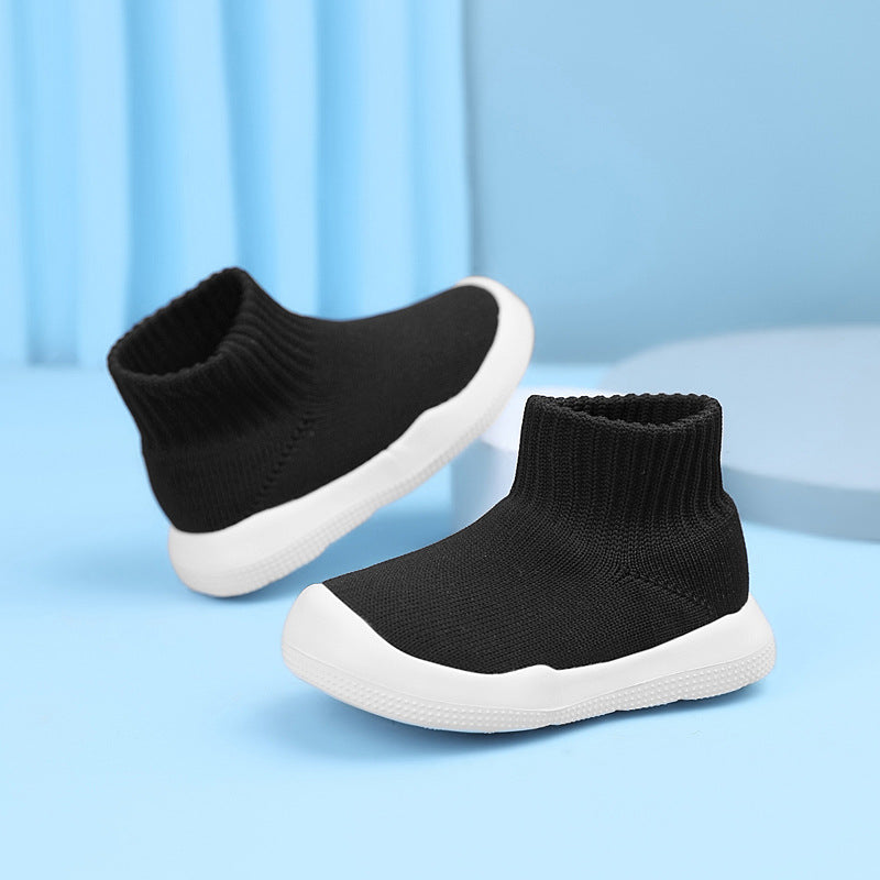 The lightweight, wear-resistant and shock-absorbing casual shoes for children and infants.comfortable and durable