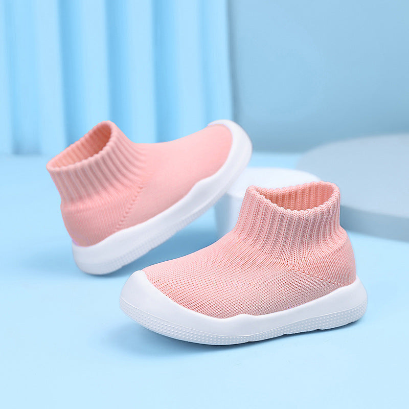 The lightweight, wear-resistant and shock-absorbing casual shoes for children and infants.comfortable and durable