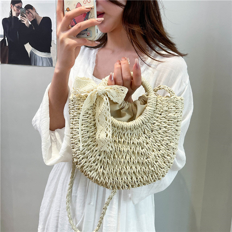 Straw bag with bow detail