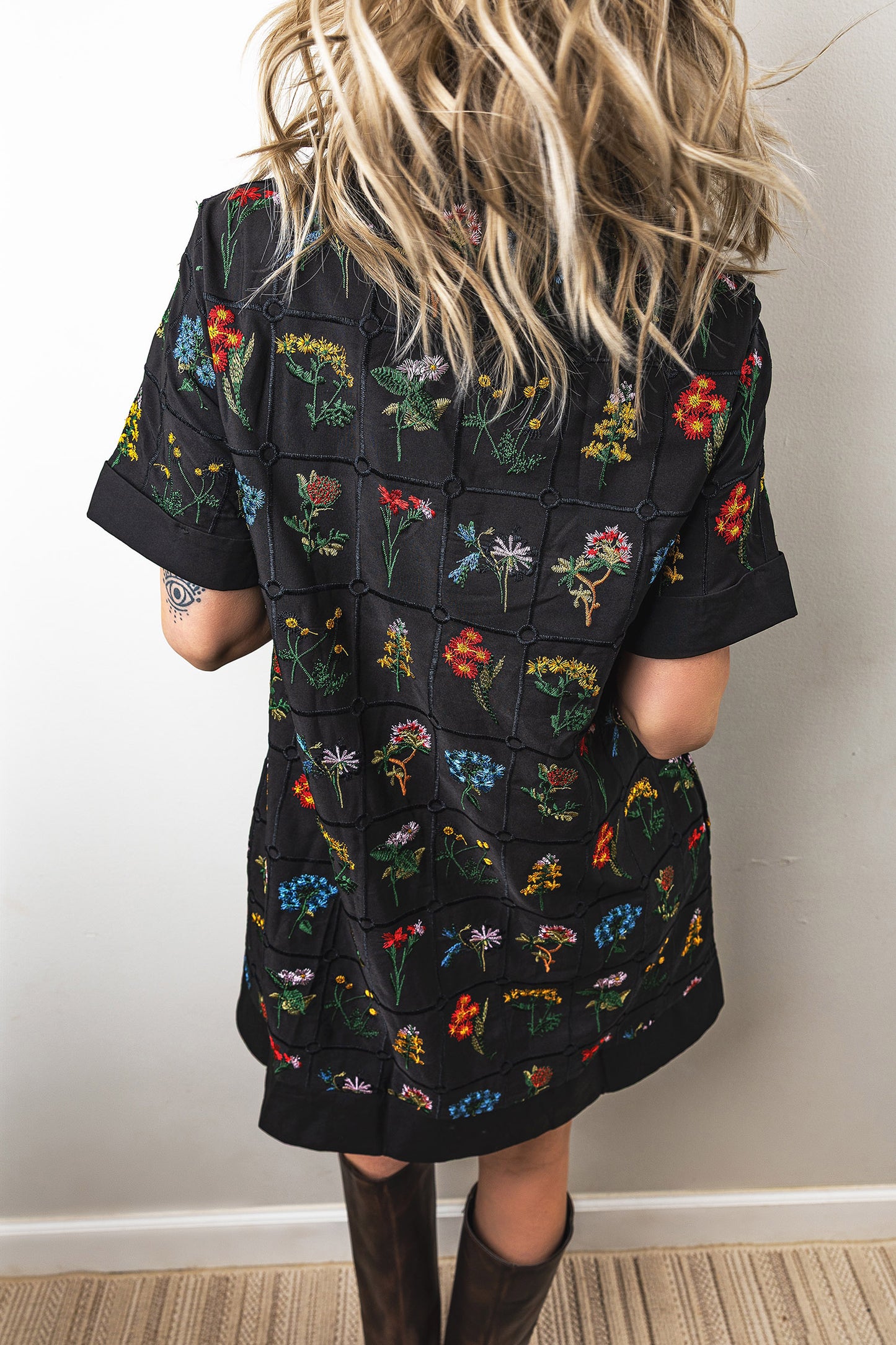 Black Floral Embroidered Shift Dress Short Sleeve Collar Vintage Mini Dress