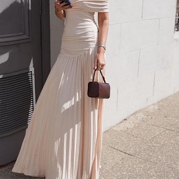 Women's elegant and fitted pleated strapless dress
