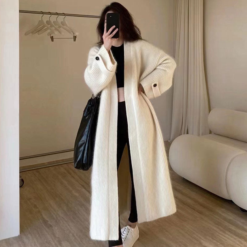 loose and knee-length long sweater jacket