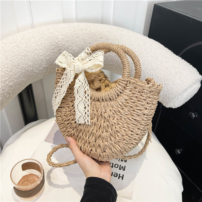 Straw bag with bow detail