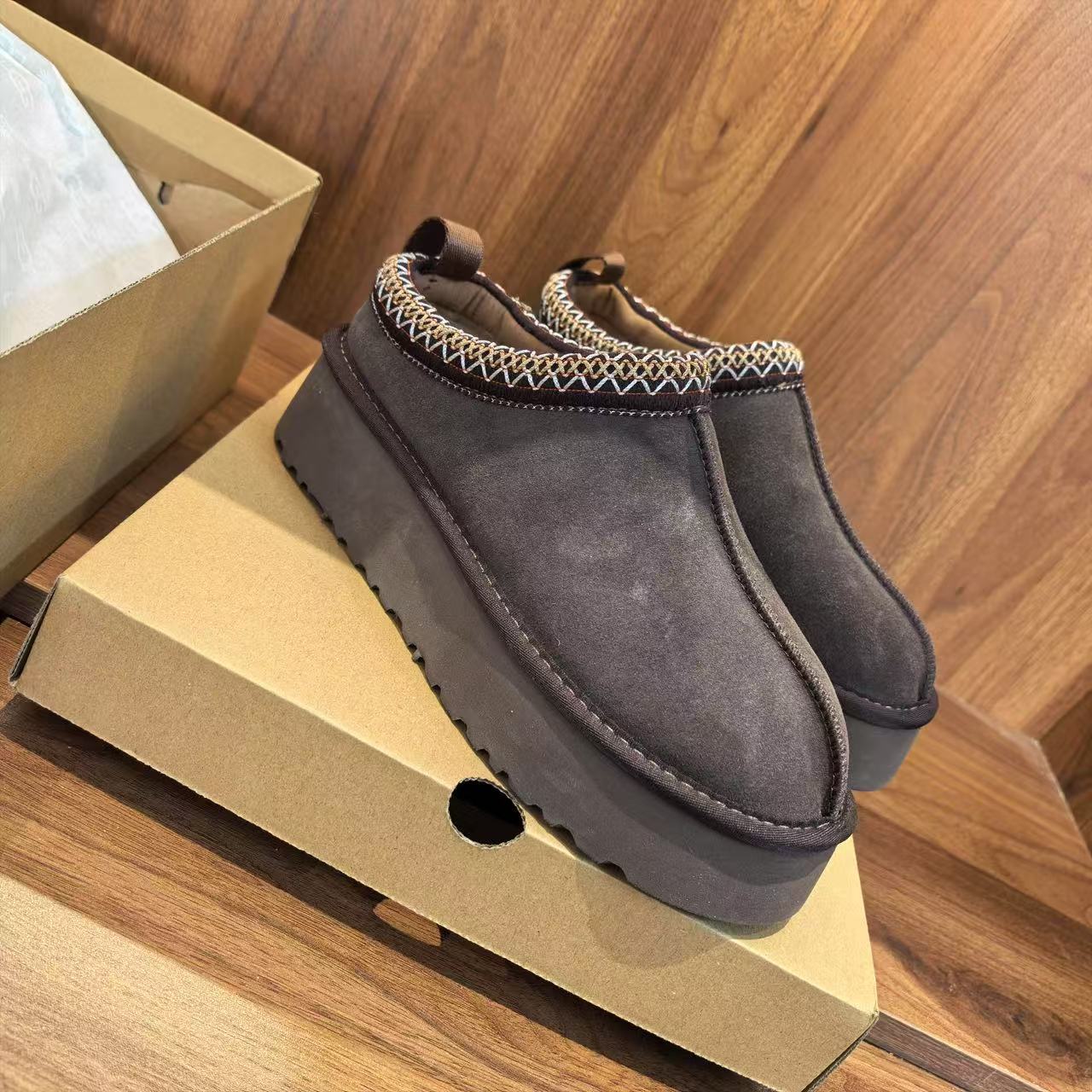 thick-soled snow boots