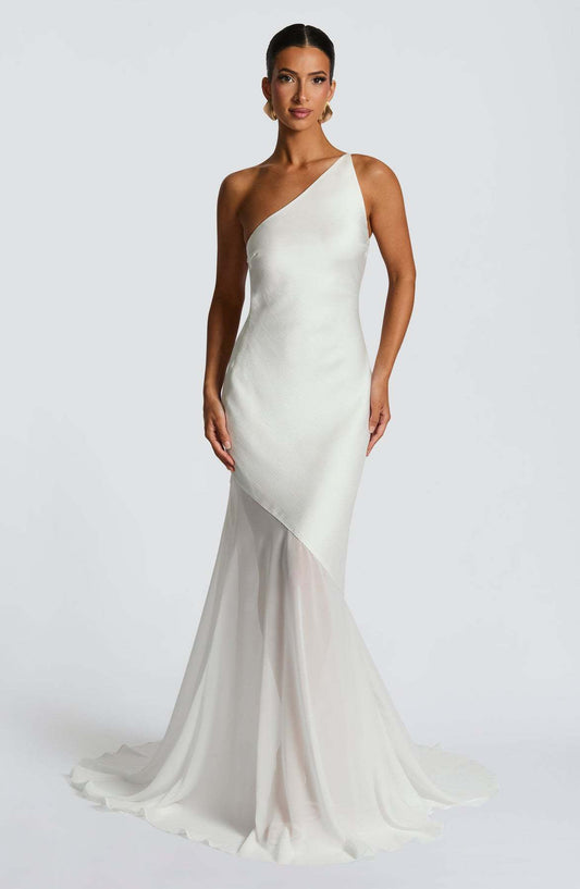 solid color backless single-shoulder gown