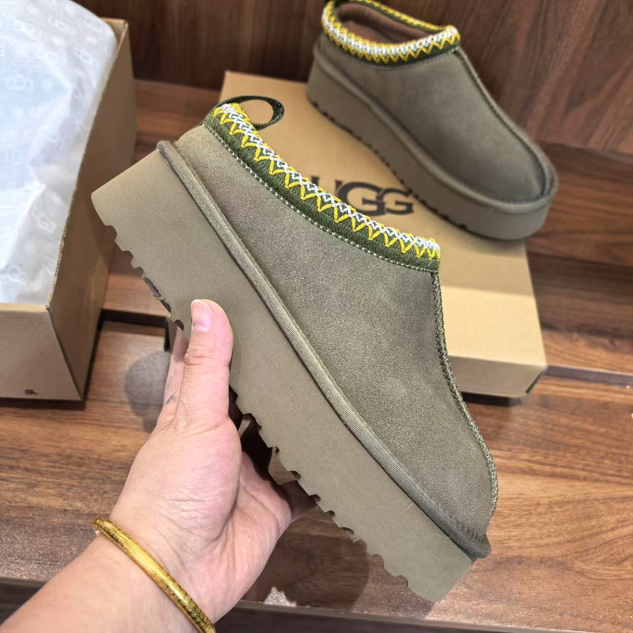 thick-soled snow boots