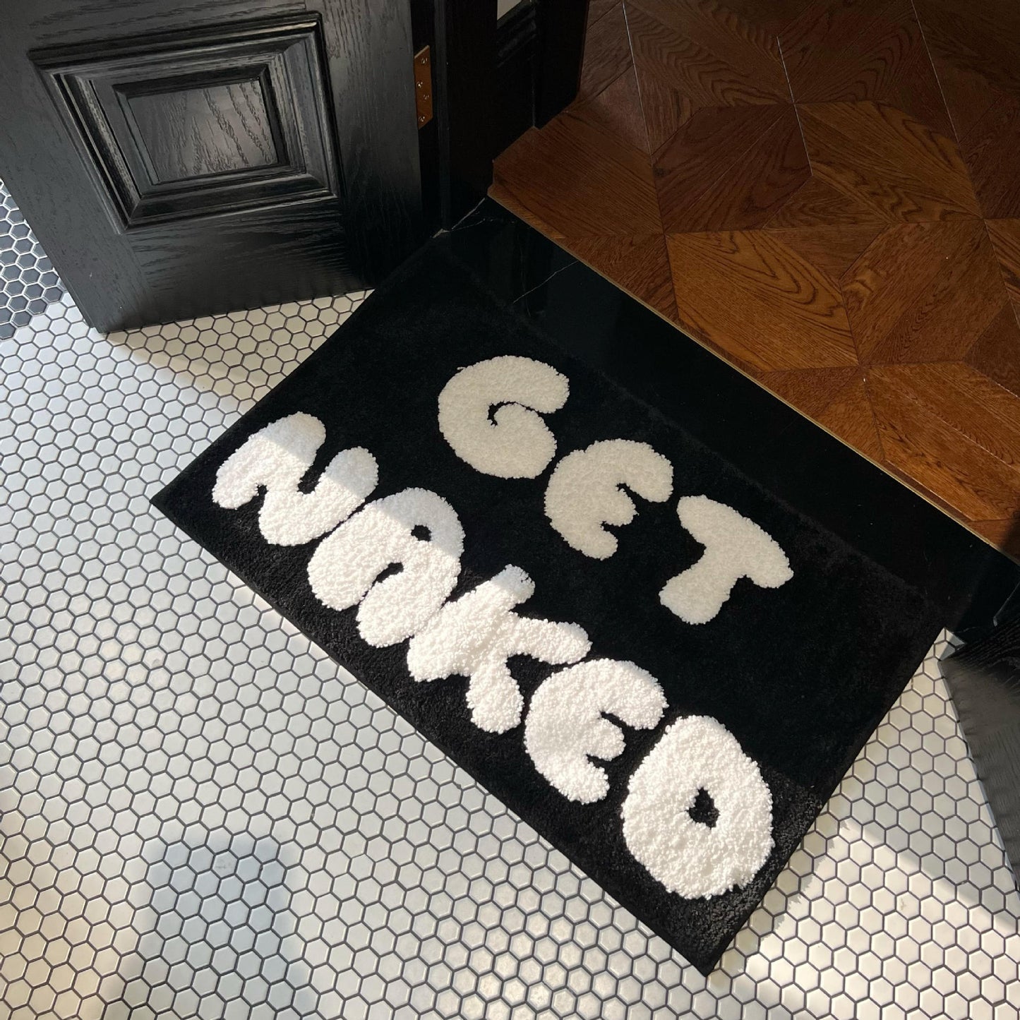 Anti-slip tufted bathroom floor mat