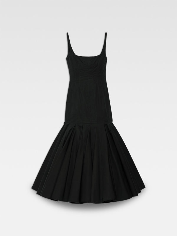 Simple pleated dress with wide swing